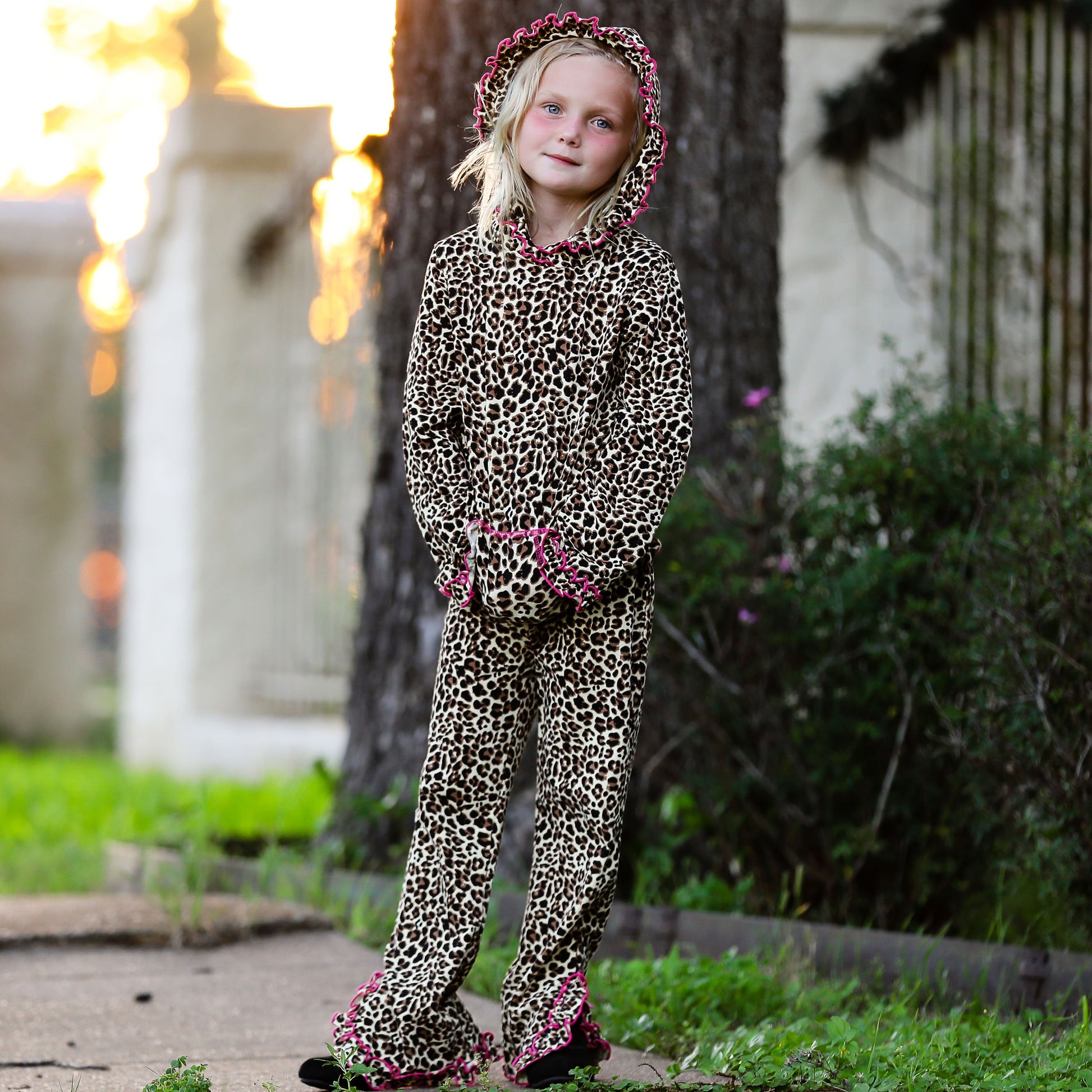 AnnLoren 2 piece Ruffle Hoodie Track Suit, made extra Trendy with ruffles on breathable, cotton-stretch fabric. Features Kangaroo pocket and Elastic waist band for a comfortable fit. 95% Cotton 5% Spandex. Made in Egypt.  Perfect for school, Play and everyday!